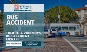 Abogado de accidentes de autobús en Van Nuys Adrianos Facchetti, abogado especializado en accidentes de autobús en Van Nuys, revisa una reclamación por lesiones sufridas en un accidente de autobús de Metro cerca de Van Nuys Boulevard en el condado de Los Ángeles.